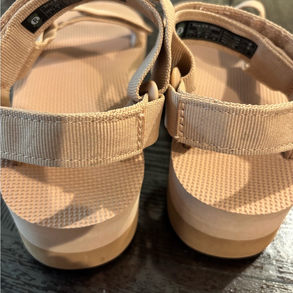 Teva Women's Sandals in Light Pinkish and Tan color! Size 7! - Picture 2 of 3
